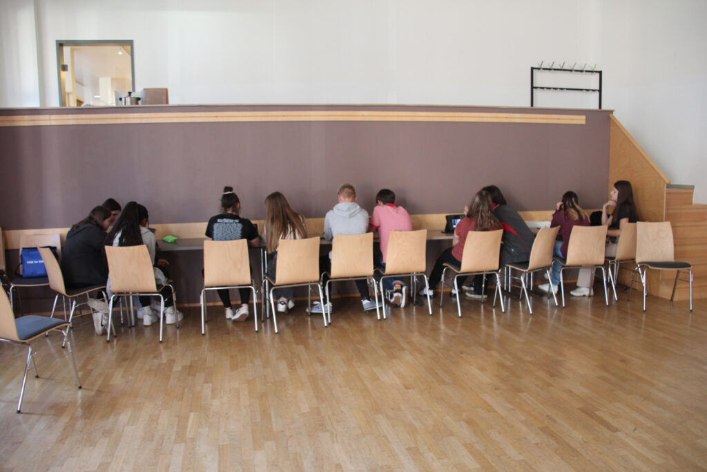 Gruppenarbeit am Schreibtisch